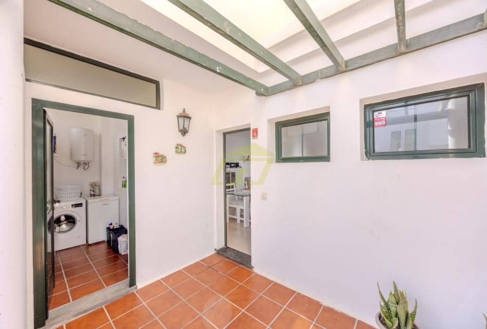2 bedroom Villa for sale in Playa Blanca - € 279,000 (Ref: 9604549)
