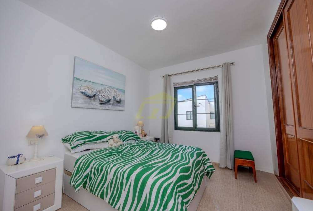 2 bedroom Villa for sale in Playa Blanca - € 279,000 (Ref: 9604549)