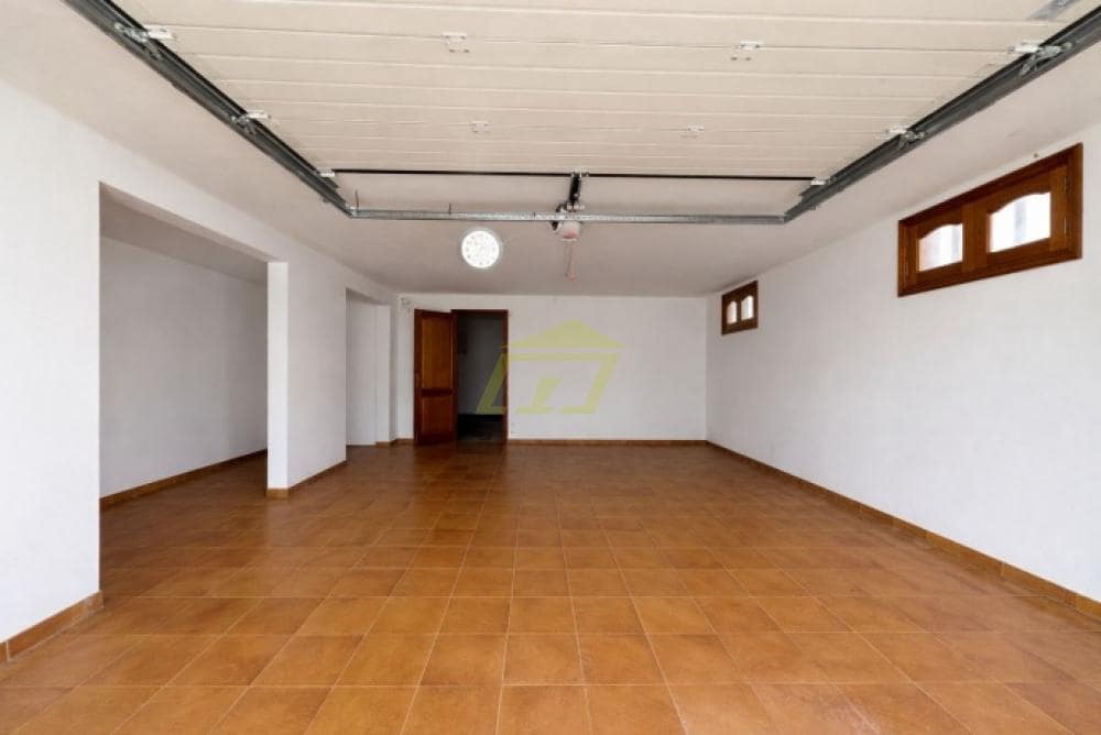 5 soveværelse Villa til salg i Costa Teguise med swimmingpool - € 950.000 (Ref: 9604550)