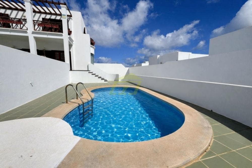 5 soveværelse Villa til salg i Costa Teguise med swimmingpool - € 950.000 (Ref: 9604550)