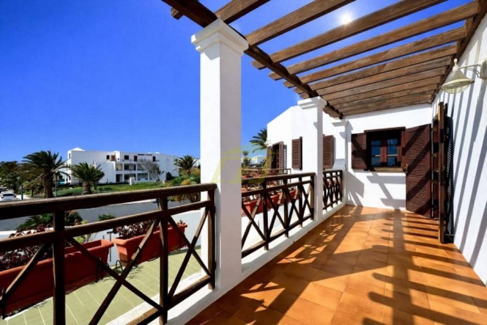 5 soveværelse Villa til salg i Costa Teguise med swimmingpool - € 950.000 (Ref: 9604550)