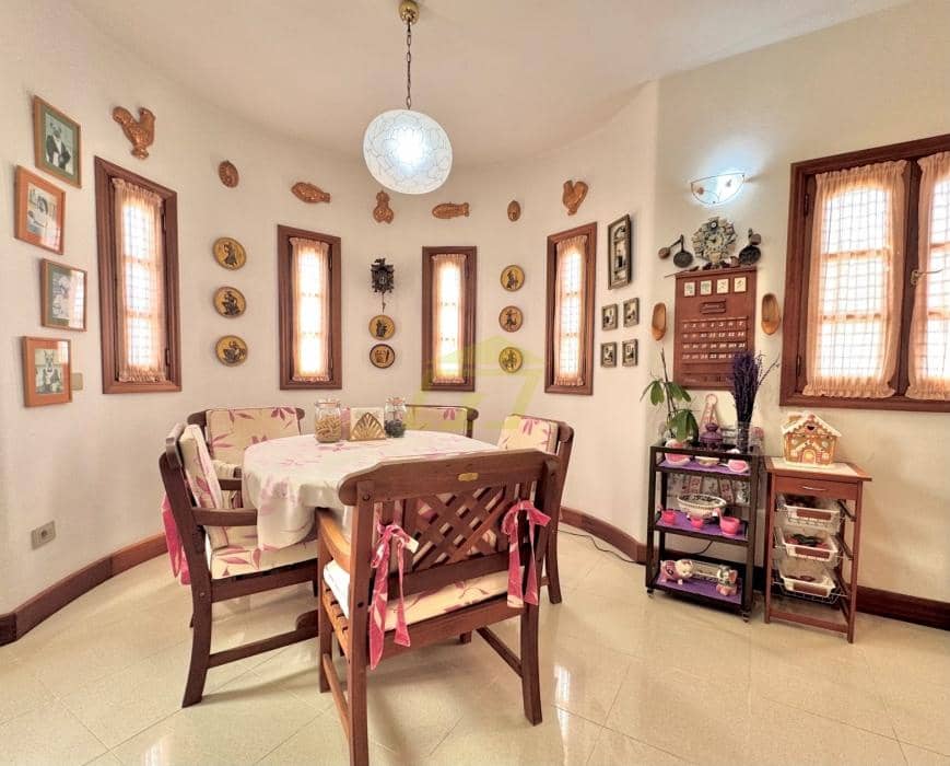 5 soveværelse Villa til salg i Costa Teguise med swimmingpool - € 950.000 (Ref: 9604550)