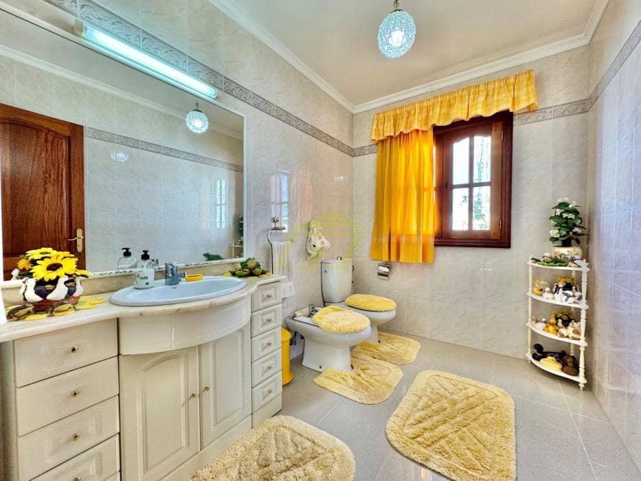 5 soveværelse Villa til salg i Costa Teguise med swimmingpool - € 950.000 (Ref: 9604550)