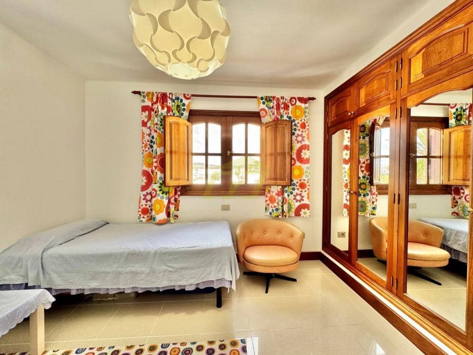 5 soveværelse Villa til salg i Costa Teguise med swimmingpool - € 950.000 (Ref: 9604550)