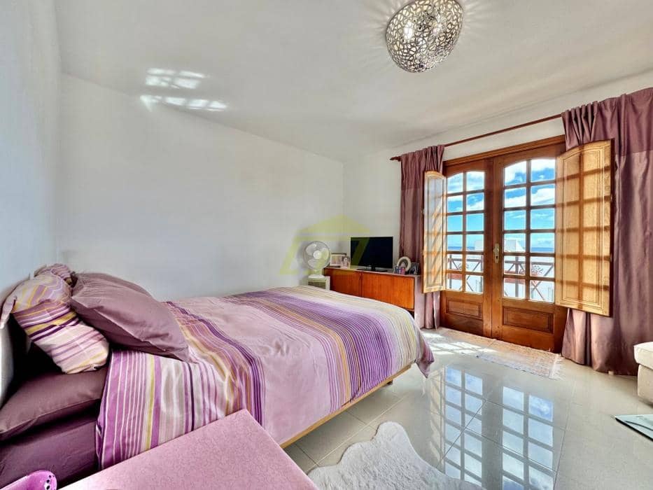 5 soveværelse Villa til salg i Costa Teguise med swimmingpool - € 950.000 (Ref: 9604550)