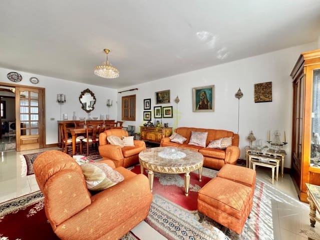 5 soveværelse Villa til salg i Costa Teguise, Teguise med swimmingpool - € 950.000 (Ref: 9604550)