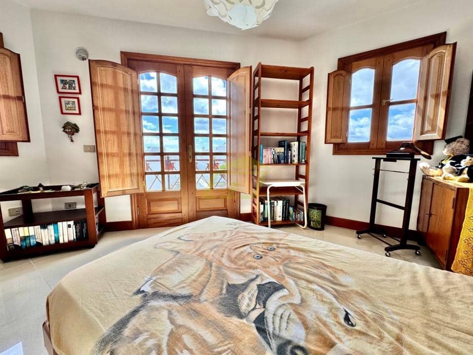 5 soveværelse Villa til salg i Costa Teguise med swimmingpool - € 950.000 (Ref: 9604550)