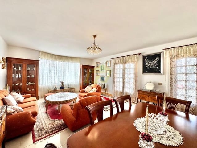 5 soveværelse Villa til salg i Costa Teguise, Teguise med swimmingpool - € 950.000 (Ref: 9604550)