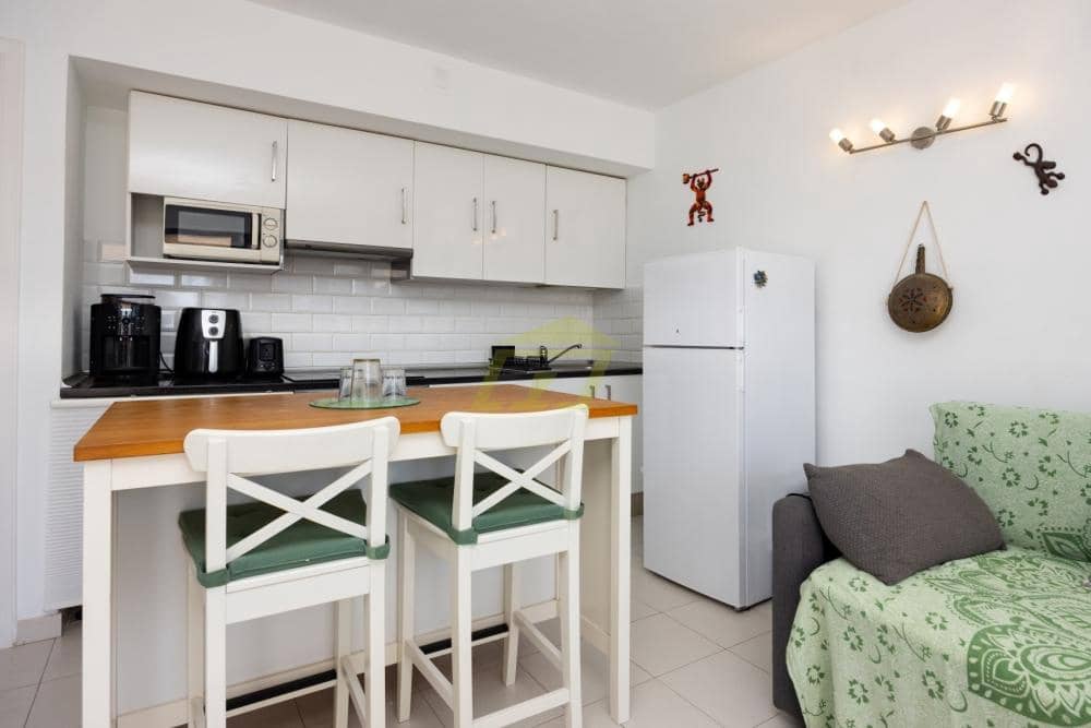 1 sovrum Lägenhet till salu i Puerto del Carmen med pool - 199 000 € (Ref: 9618876)