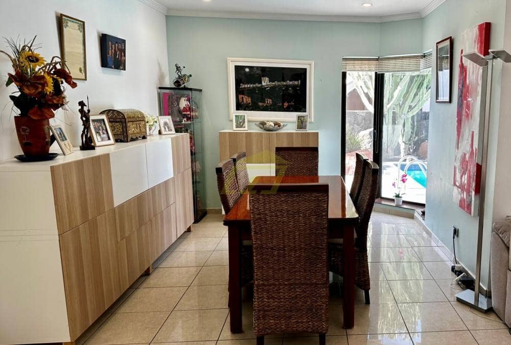 4 slaapkamer Villa te koop in Playa Blanca met zwembad - € 735.000 (Ref: 9627139)