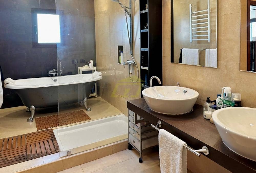 4 slaapkamer Villa te koop in Playa Blanca met zwembad - € 735.000 (Ref: 9627139)