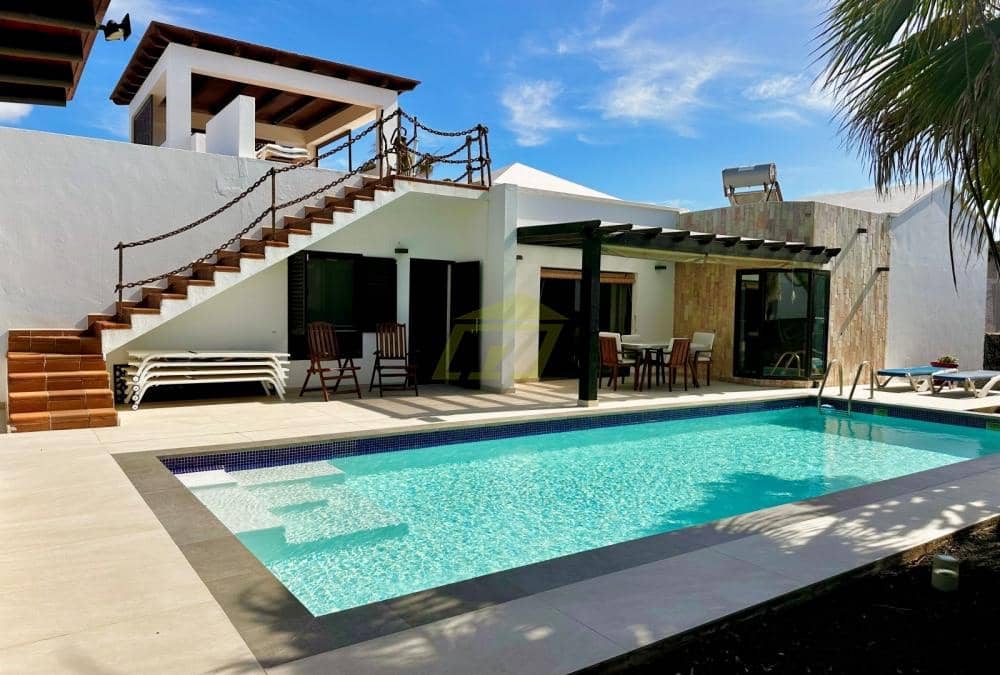 4 slaapkamer Villa te koop in Playa Blanca met zwembad - € 735.000 (Ref: 9627139)