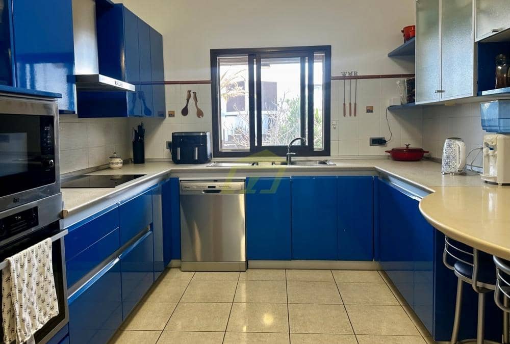 4 slaapkamer Villa te koop in Playa Blanca met zwembad - € 735.000 (Ref: 9627139)