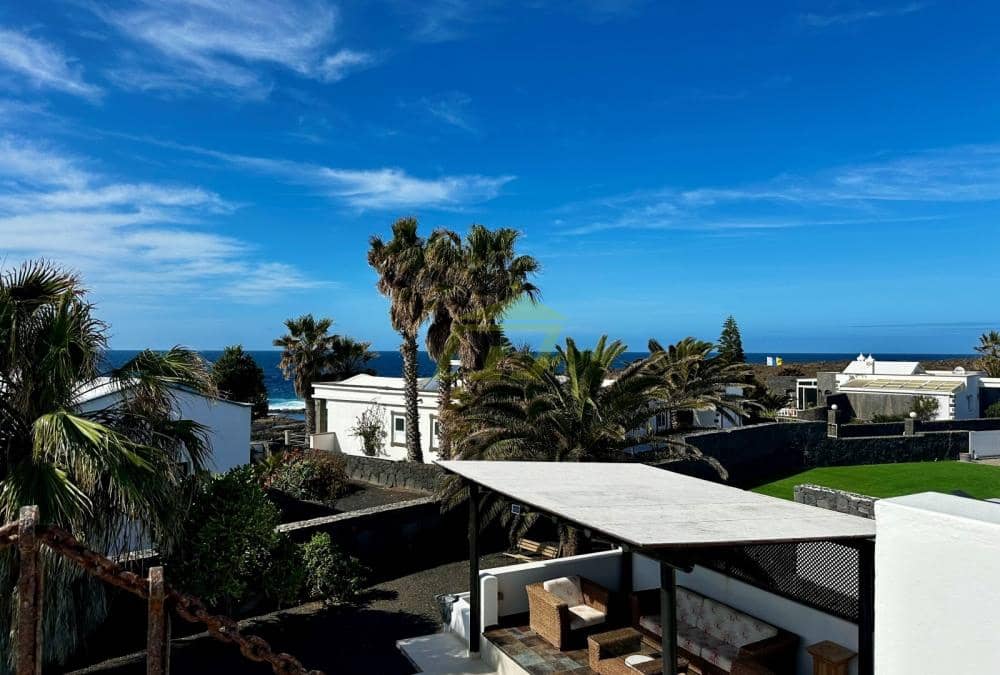 4 slaapkamer Villa te koop in Playa Blanca met zwembad - € 735.000 (Ref: 9627139)