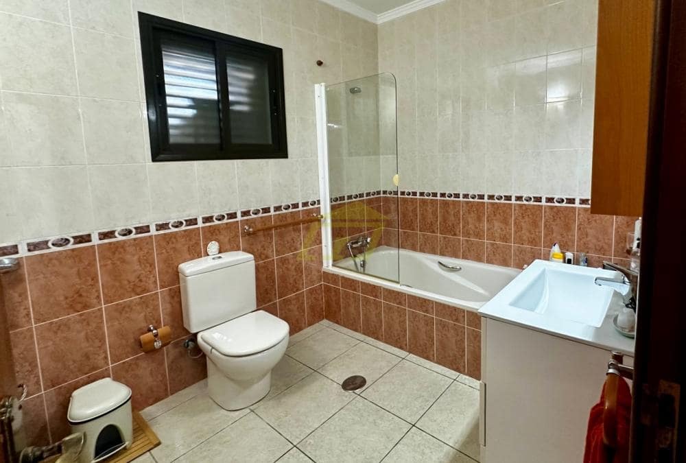 4 slaapkamer Villa te koop in Playa Blanca met zwembad - € 735.000 (Ref: 9627139)