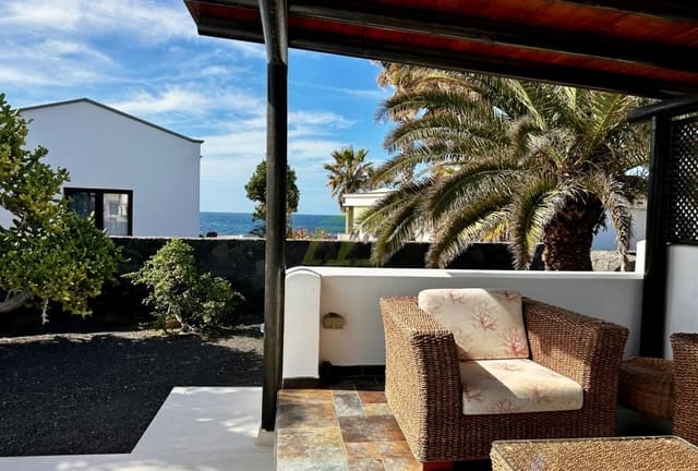 4 slaapkamer Villa te koop in Playa Blanca, Yaiza met zwembad - € 735.000 (Ref: 9627139)