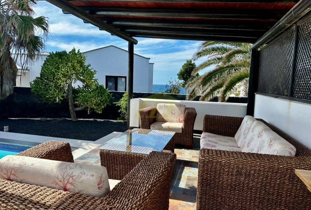 4 slaapkamer Villa te koop in Playa Blanca met zwembad - € 735.000 (Ref: 9627139)