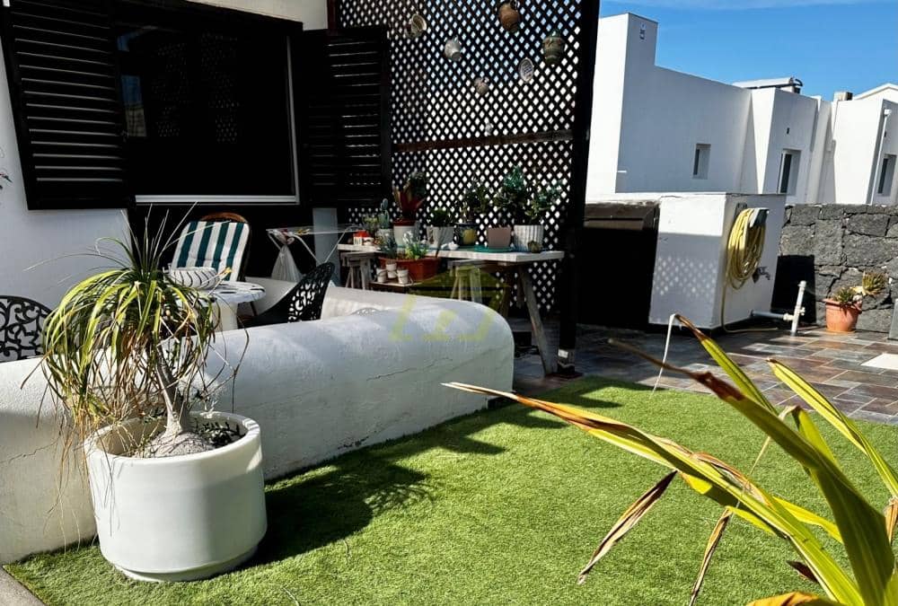 4 slaapkamer Villa te koop in Playa Blanca met zwembad - € 735.000 (Ref: 9627139)