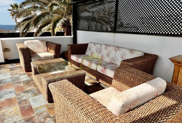 4 slaapkamer Villa te koop in Playa Blanca, Yaiza met zwembad - € 735.000 (Ref: 9627139)