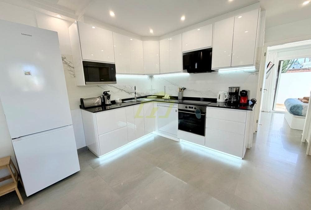 Apartamento de 2 habitaciones en Playa Blanca en venta - 340.000 € (Ref: 9627140)