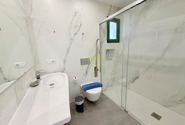 Apartamento de 2 habitaciones en Playa Blanca, Yaiza en venta - 340.000 € (Ref: 9627140)