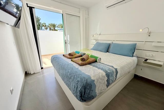 Apartamento de 2 habitaciones en Playa Blanca, Yaiza en venta - 340.000 € (Ref: 9627140)