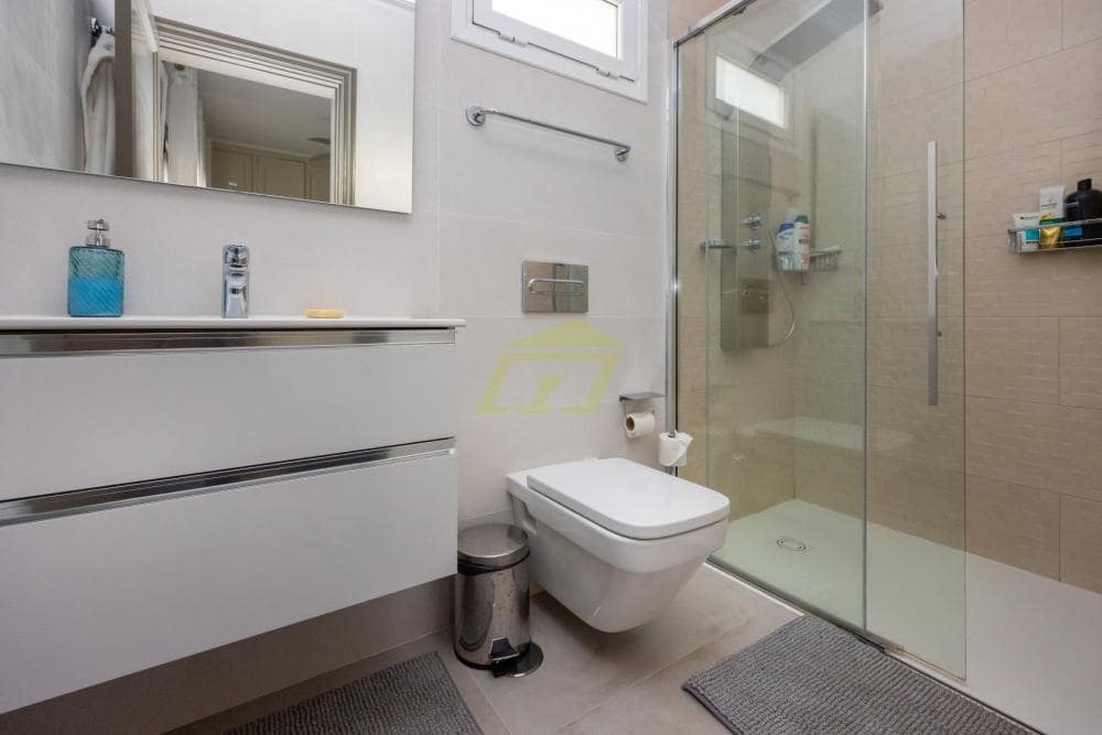 4 soveværelse Villa til salg i Puerto del Carmen med swimmingpool - € 680.000 (Ref: 9627141)