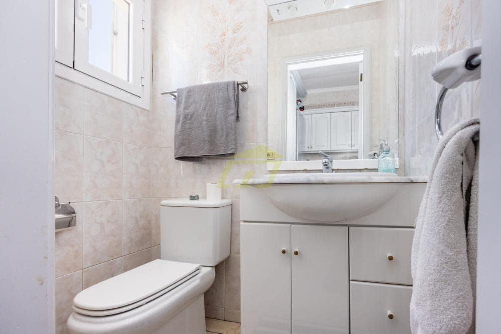 4 soveværelse Villa til salg i Puerto del Carmen med swimmingpool - € 680.000 (Ref: 9627141)