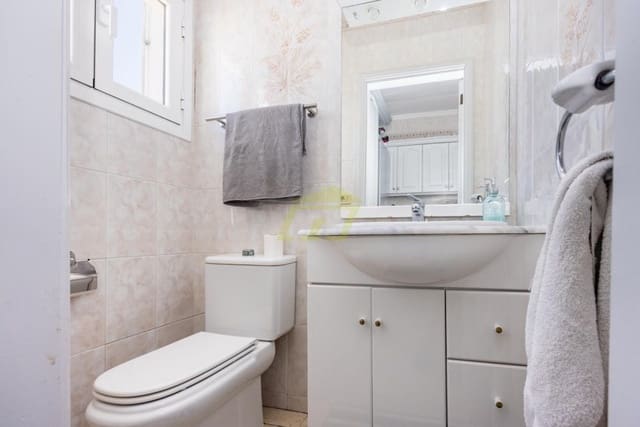 4 soveværelse Villa til salg i Puerto del Carmen, Tías med swimmingpool - € 680.000 (Ref: 9627141)