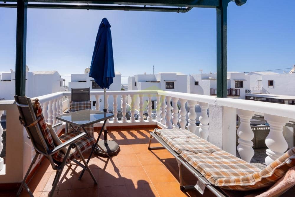 4 soveværelse Villa til salg i Puerto del Carmen med swimmingpool - € 680.000 (Ref: 9627141)