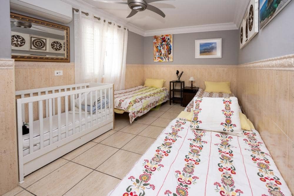 4 soveværelse Villa til salg i Puerto del Carmen med swimmingpool - € 680.000 (Ref: 9627141)