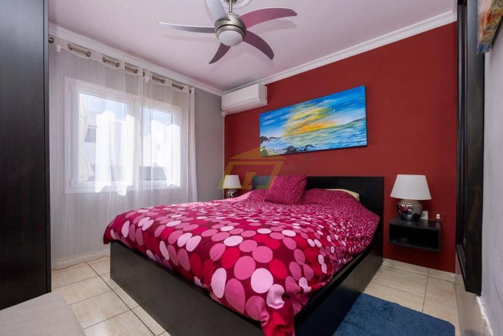 4 soveværelse Villa til salg i Puerto del Carmen med swimmingpool - € 680.000 (Ref: 9627141)