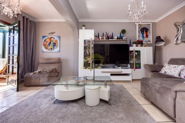 4 soveværelse Villa til salg i Puerto del Carmen, Tías med swimmingpool - € 680.000 (Ref: 9627141)