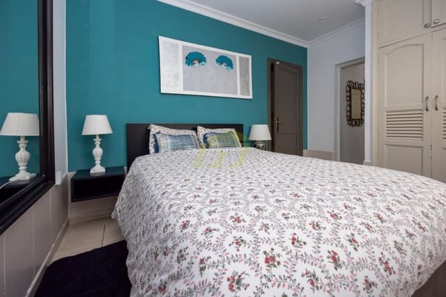 4 soveværelse Villa til salg i Puerto del Carmen, Tías med swimmingpool - € 680.000 (Ref: 9627141)