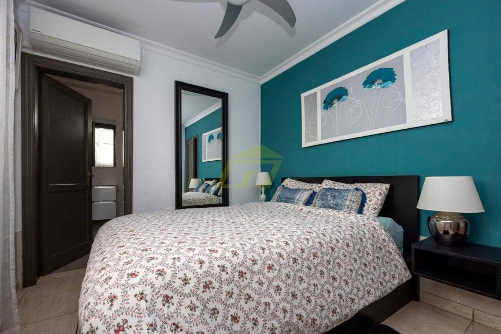 4 soveværelse Villa til salg i Puerto del Carmen med swimmingpool - € 680.000 (Ref: 9627141)