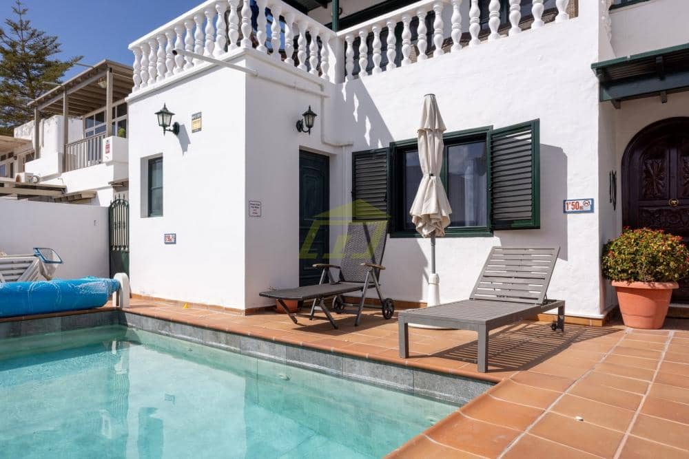 4 bedroom Villa for sale in Puerto del Carmen with pool - € 680,000 (Ref: 9627141)