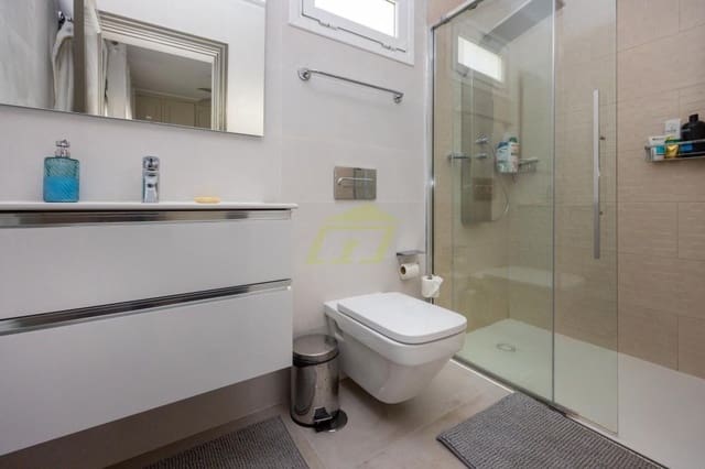 4 makuuhuone Huvila myytävänä paikassa Puerto del Carmen, Tías mukana uima-altaan - 565 000 € (Ref: 9627141)