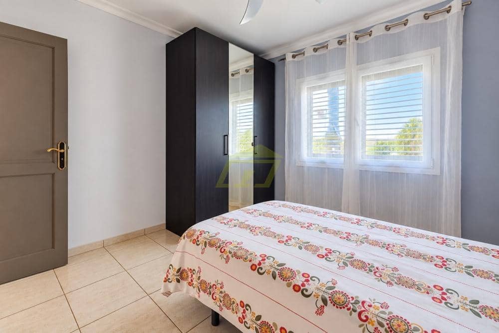 4 bedroom Villa for sale in Puerto del Carmen with pool - € 565,000 (Ref: 9627141)