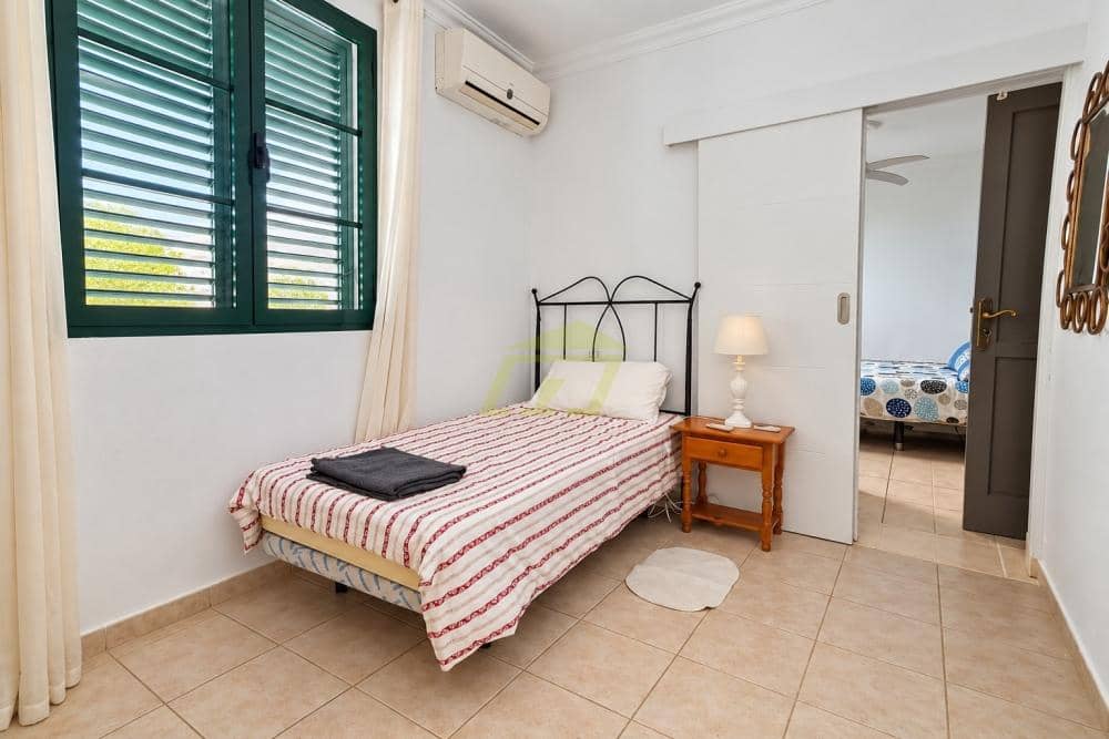4 bedroom Villa for sale in Puerto del Carmen with pool - € 565,000 (Ref: 9627141)