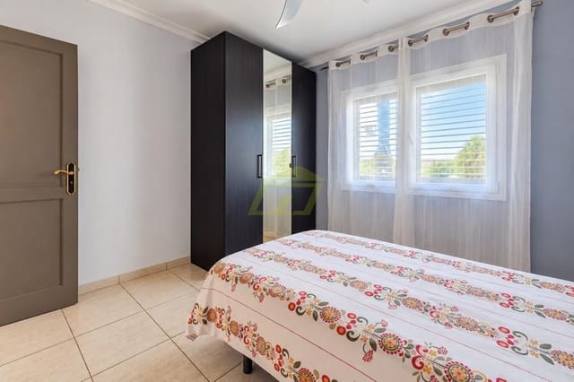 4 makuuhuone Huvila myytävänä paikassa Puerto del Carmen, Tías mukana uima-altaan - 565 000 € (Ref: 9627141)
