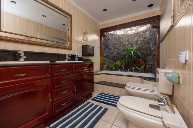 4 makuuhuone Huvila myytävänä paikassa Puerto del Carmen, Tías mukana uima-altaan - 565 000 € (Ref: 9627141)