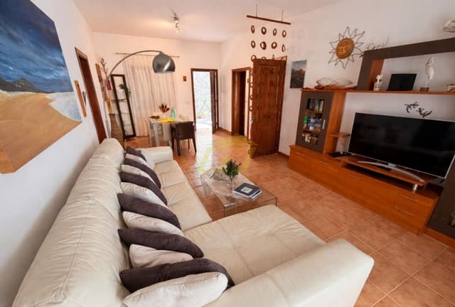 Chalet de 3 habitaciones en Playa Blanca, Yaiza en venta con piscina - 535.000 € (Ref: 9629540)