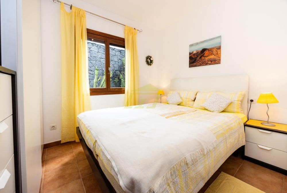 3 bedroom Villa for sale in Playa Blanca with pool - € 535,000 (Ref: 9629540)