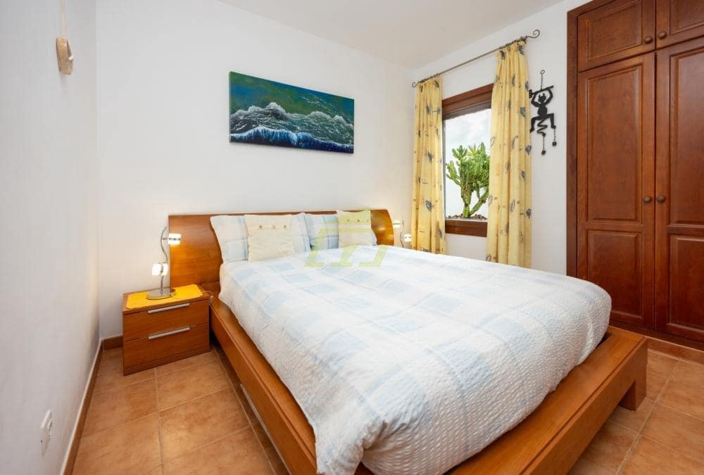 3 bedroom Villa for sale in Playa Blanca with pool - € 535,000 (Ref: 9629540)