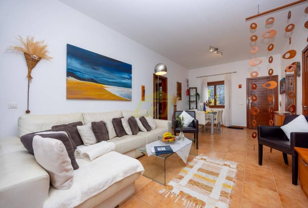 3 bedroom Villa for sale in Playa Blanca with pool - € 535,000 (Ref: 9629540)