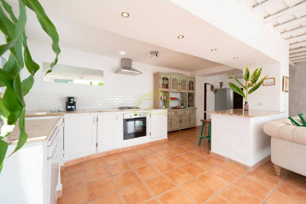 Chalet de 4 habitaciones en Guatiza en venta - 675.000 € (Ref: 9629541)