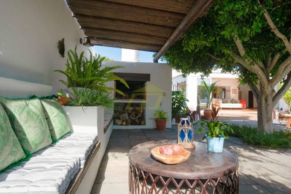 Chalet de 4 habitaciones en Guatiza en venta - 675.000 € (Ref: 9629541)
