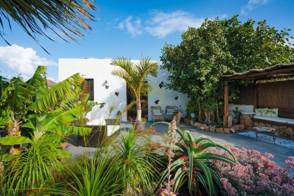 Chalet de 4 habitaciones en Guatiza en venta - 675.000 € (Ref: 9629541)