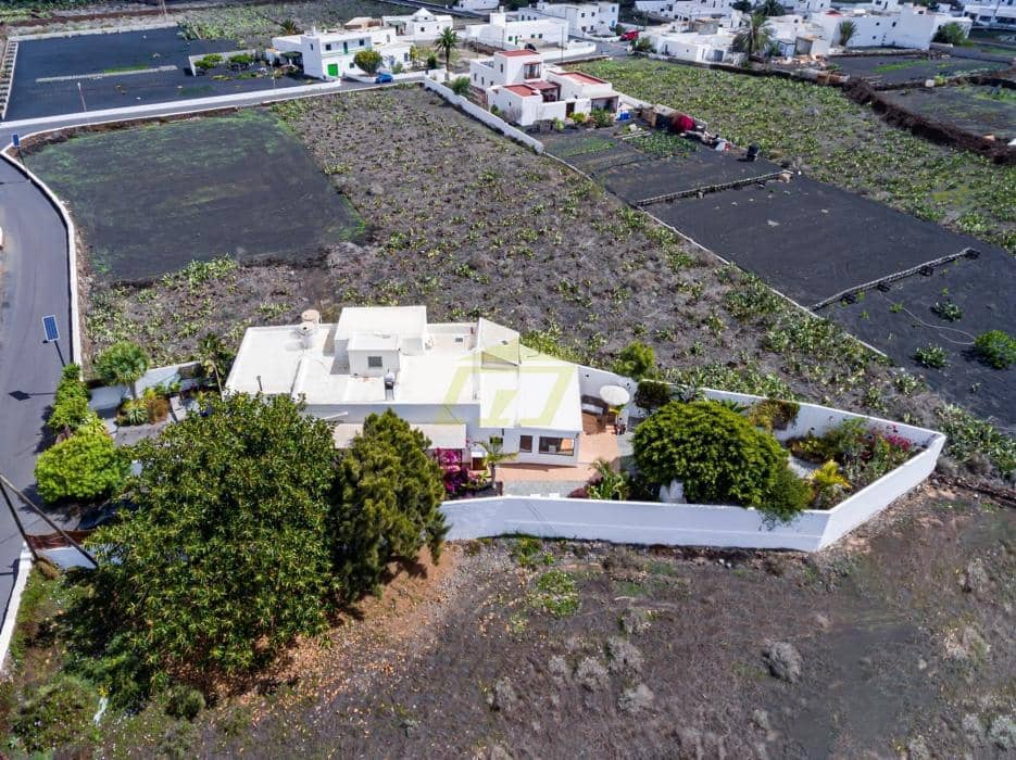 Chalet de 4 habitaciones en Guatiza en venta - 675.000 € (Ref: 9629541)