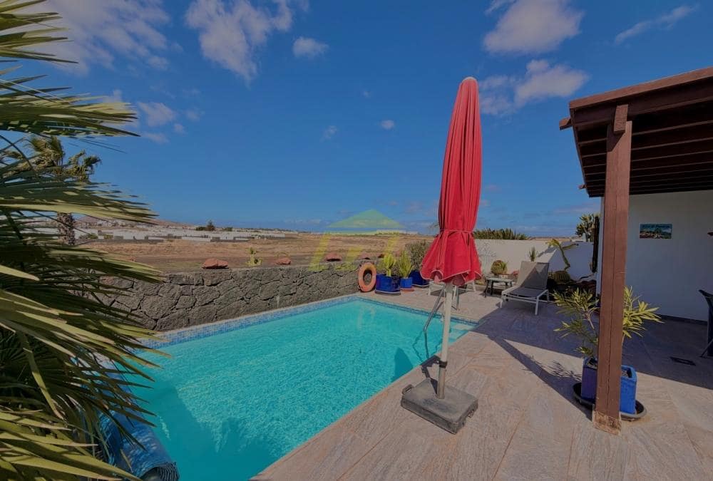 3 soveværelse Villa til salg i Playa Blanca med swimmingpool - € 475.000 (Ref: 9629542)